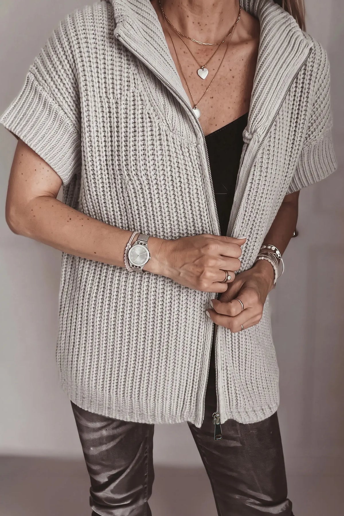 Jet Stream Solid Colour Short Sleeve Zipper Knit High Neck Sweater – Cream