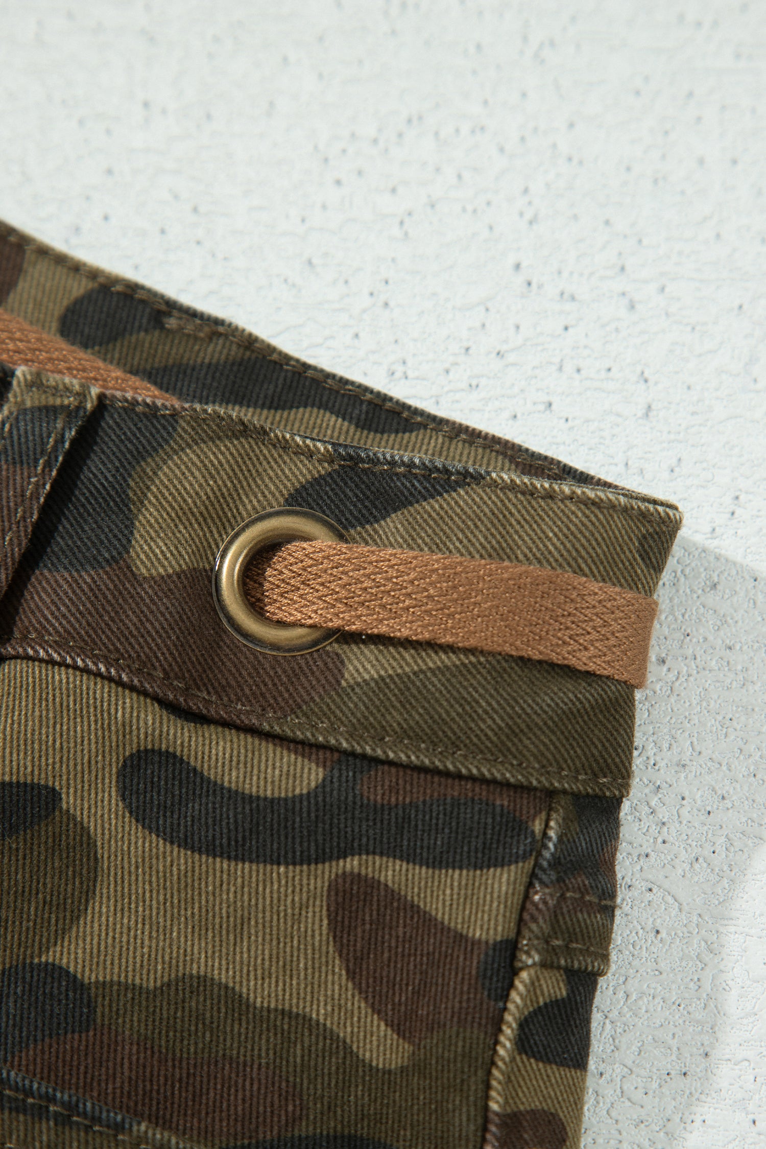 Camouflage Print Retro Grommet Tie Waist Loose Jeans – Multicolour