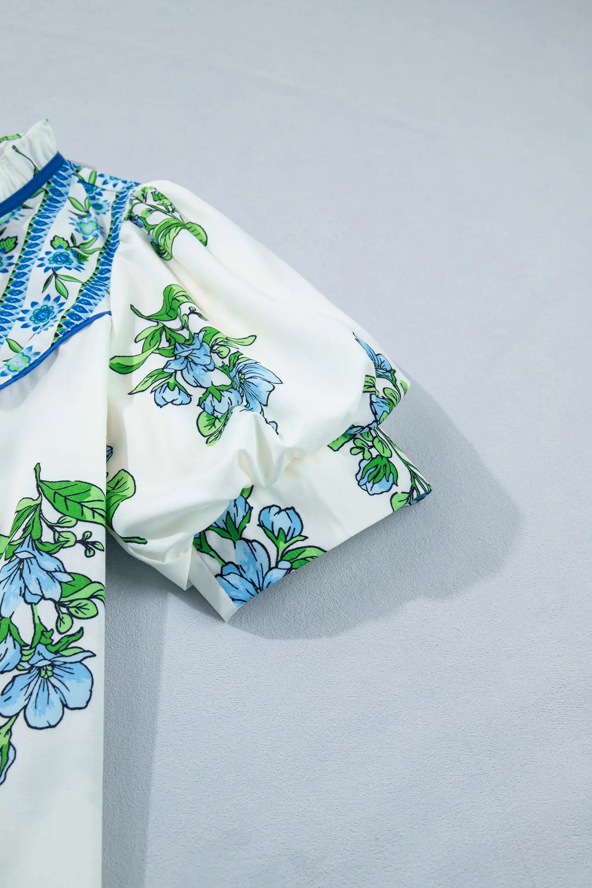 Floral Print Contrast Trim Tie Neck Blouse – White