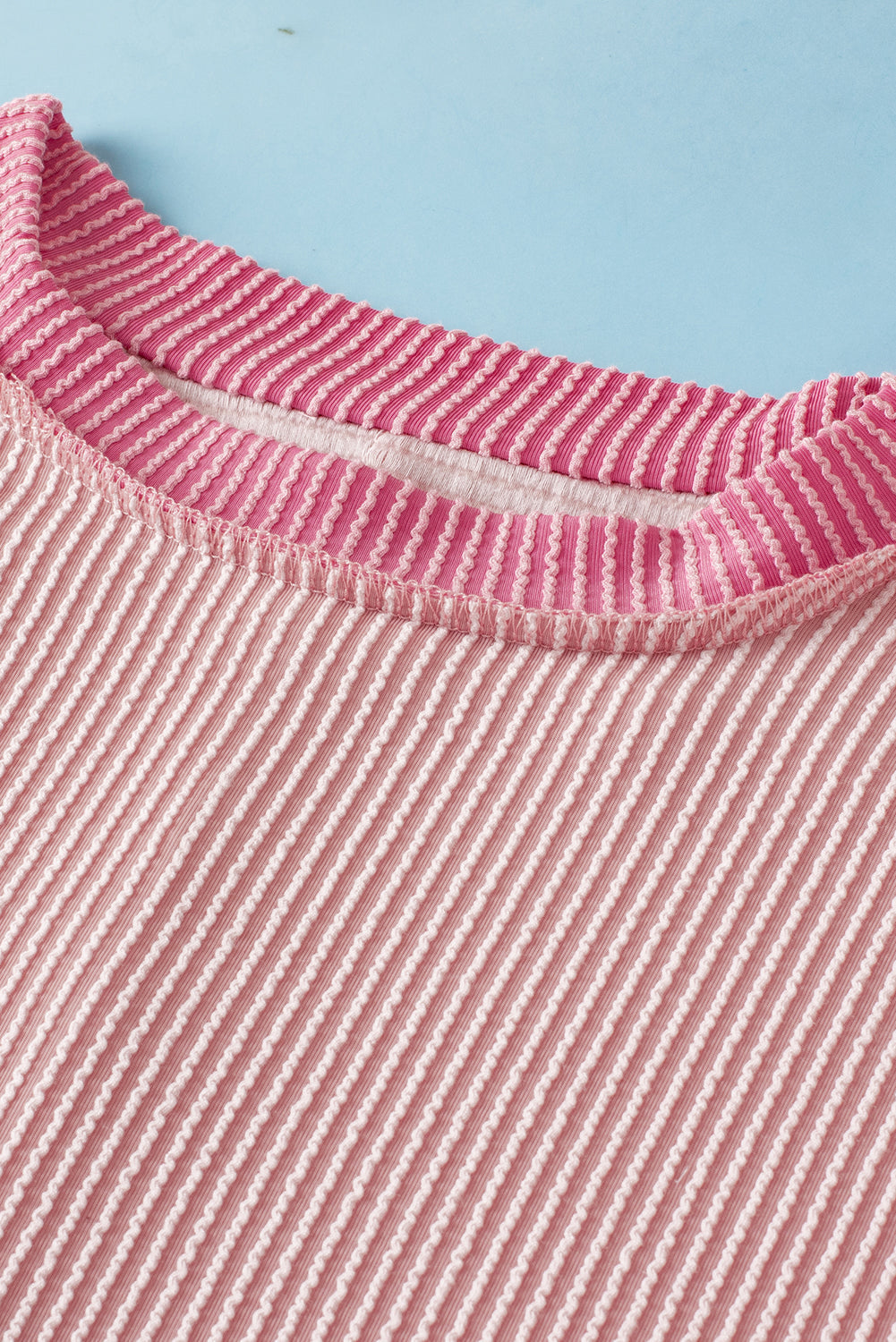 Textured Contrast Trim Round Neck T-Shirt eAura
