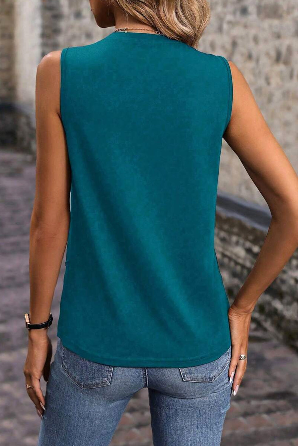 Solid Colour Stitching Detail Round Neck Tank Top eAura