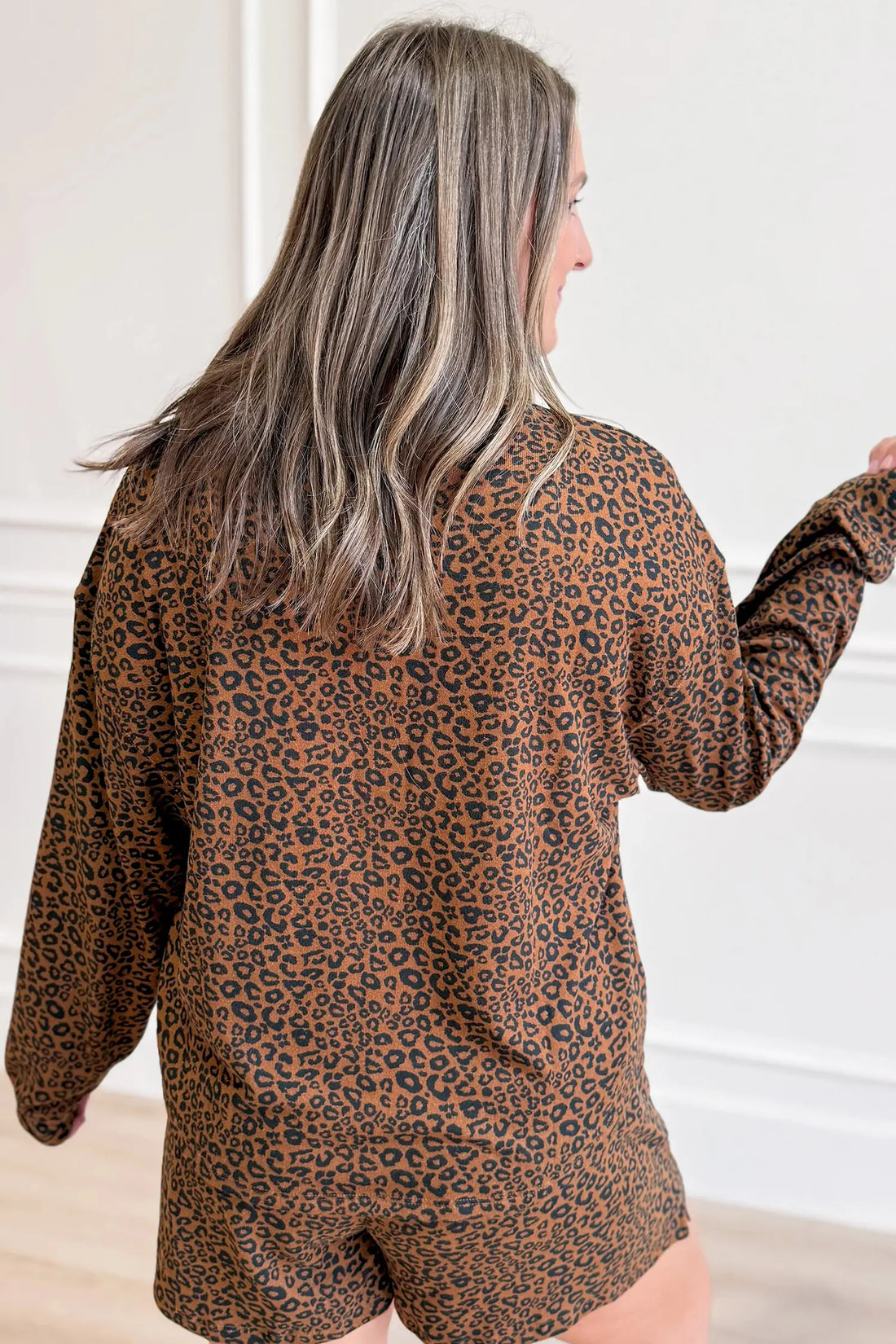 Leopard Print Long Sleeve Henley Top Elastic Waist Shorts 2pcs Outfit – Brown
