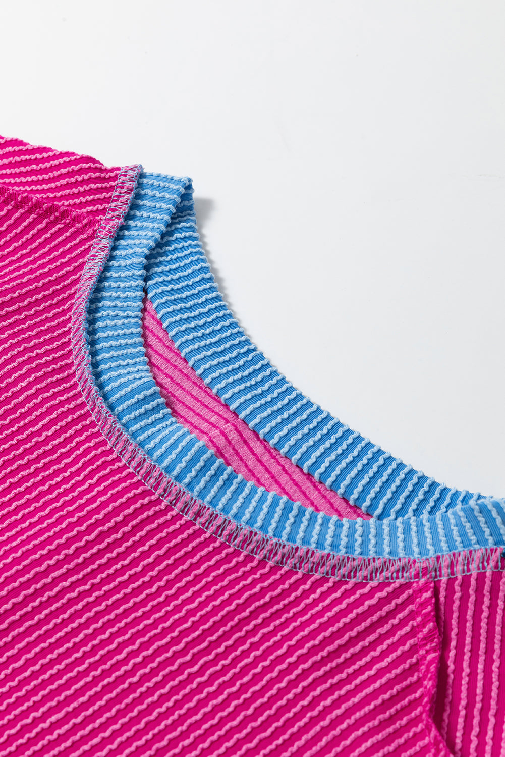 Textured Contrast Trim Round Neck T-Shirt eAura