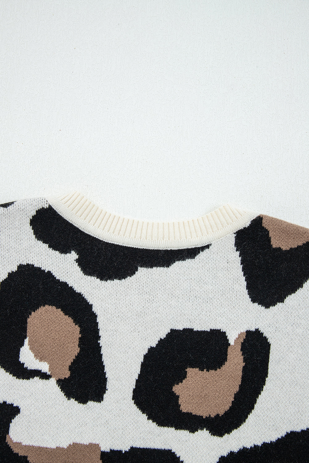 Leopard Print Patchwork Sleeve V-Neck Sweater eAura