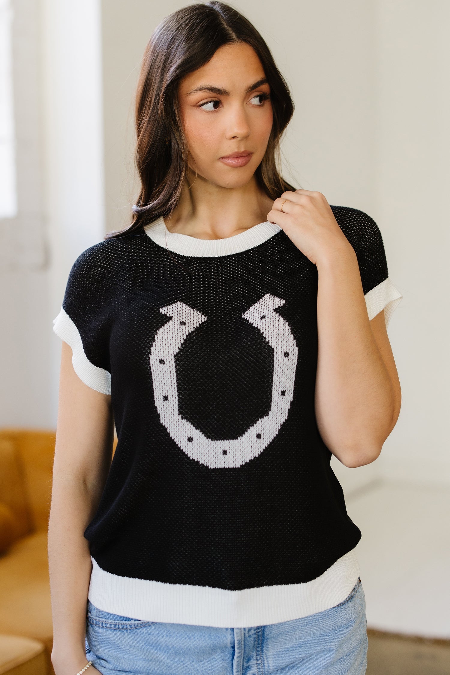 Black Horse Shoe Pattern Contrast Trim Short Sleeve Sweater - Sweaters & Cardigans/Short