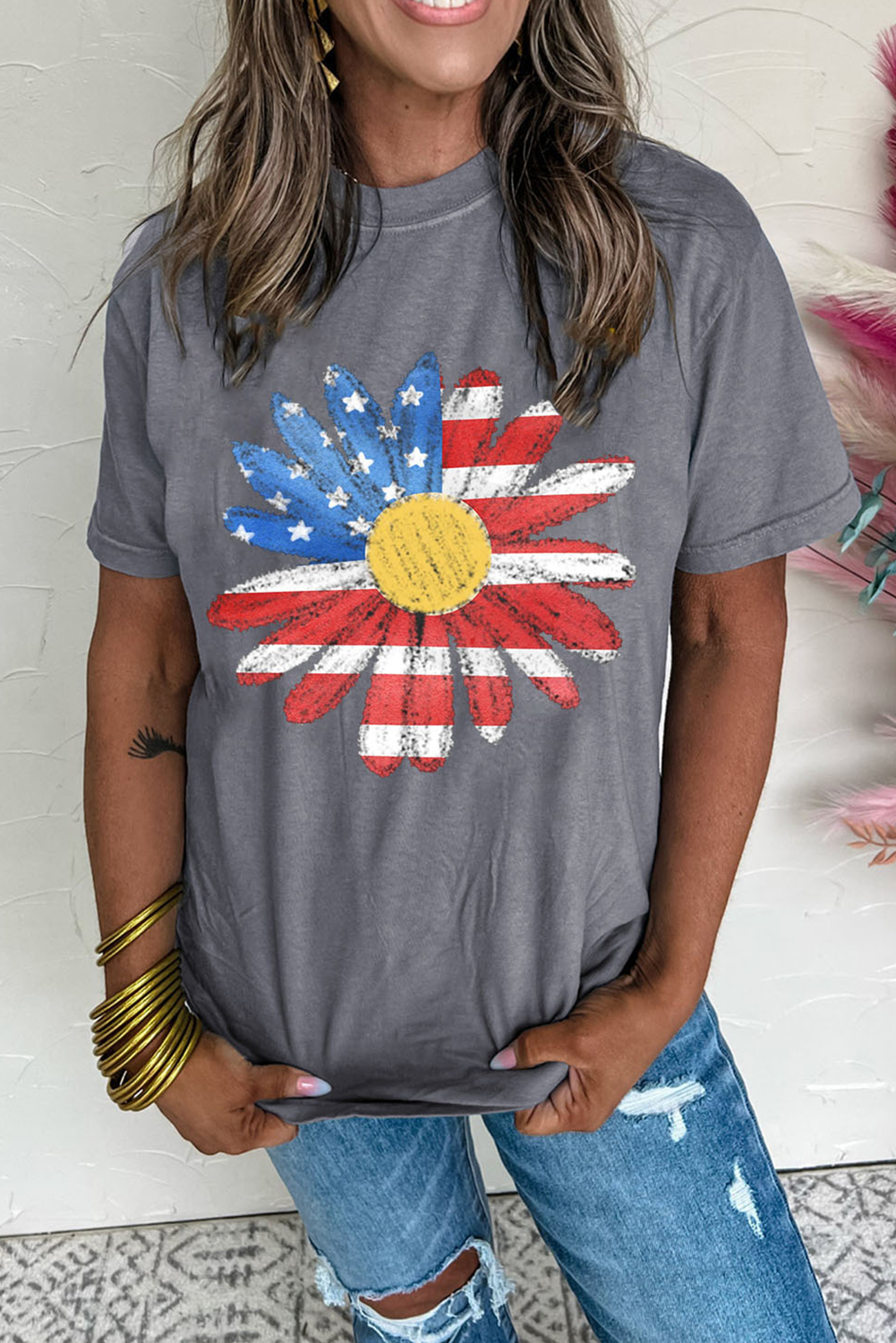 Grey Flag Pattern Sunflower Graphic Crew Neck Tee eAura