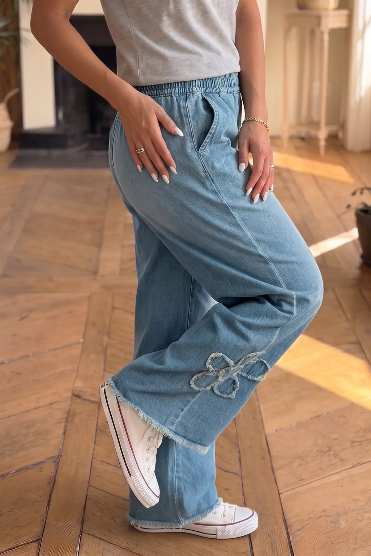 Beau Frayed Floral Patch Wide Leg Raw Hem Wide Leg Jeans – Blue