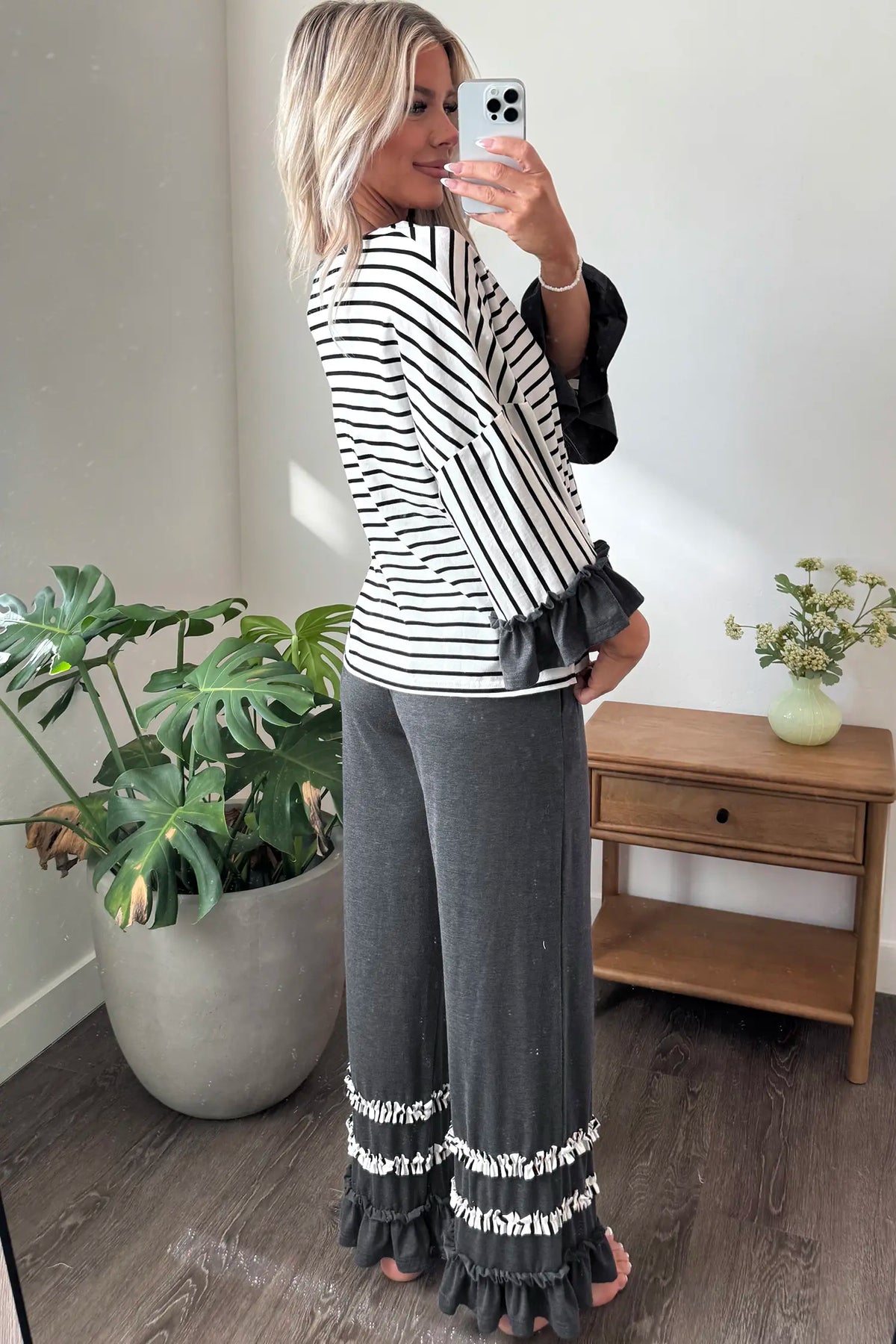 V Neck Ruffle Contrast Sleeve Top Drawstring Pants 2pcs Set – Grey Stripe