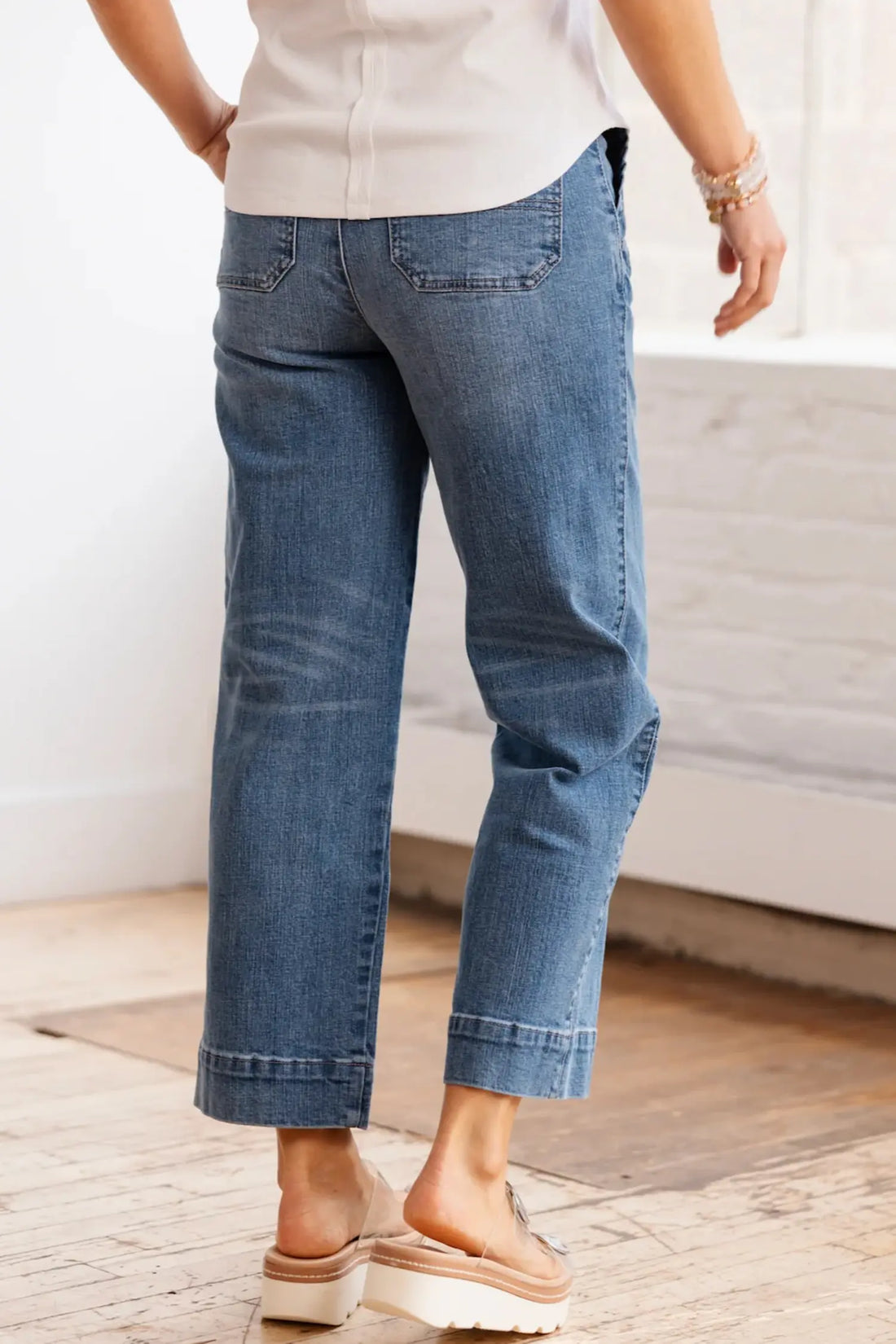 Exposed Stitching Straight Leg Jeans
