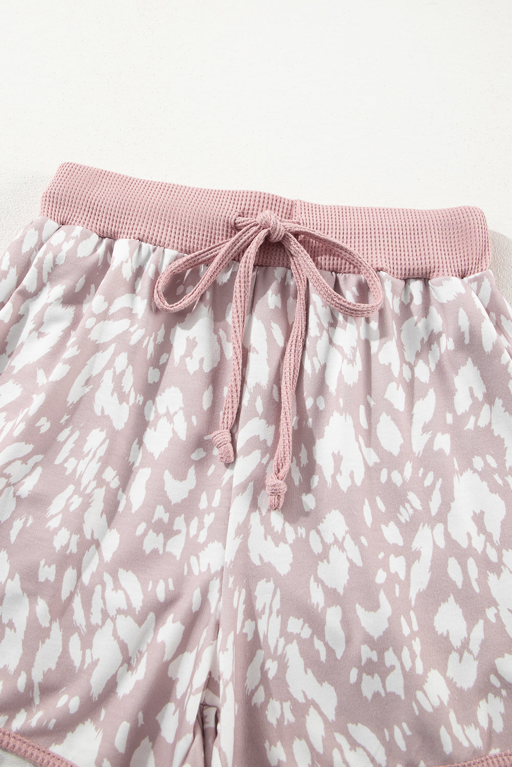 Khaki Classic Leopard Arched Hem Elastic Waist Casual Shorts eAura