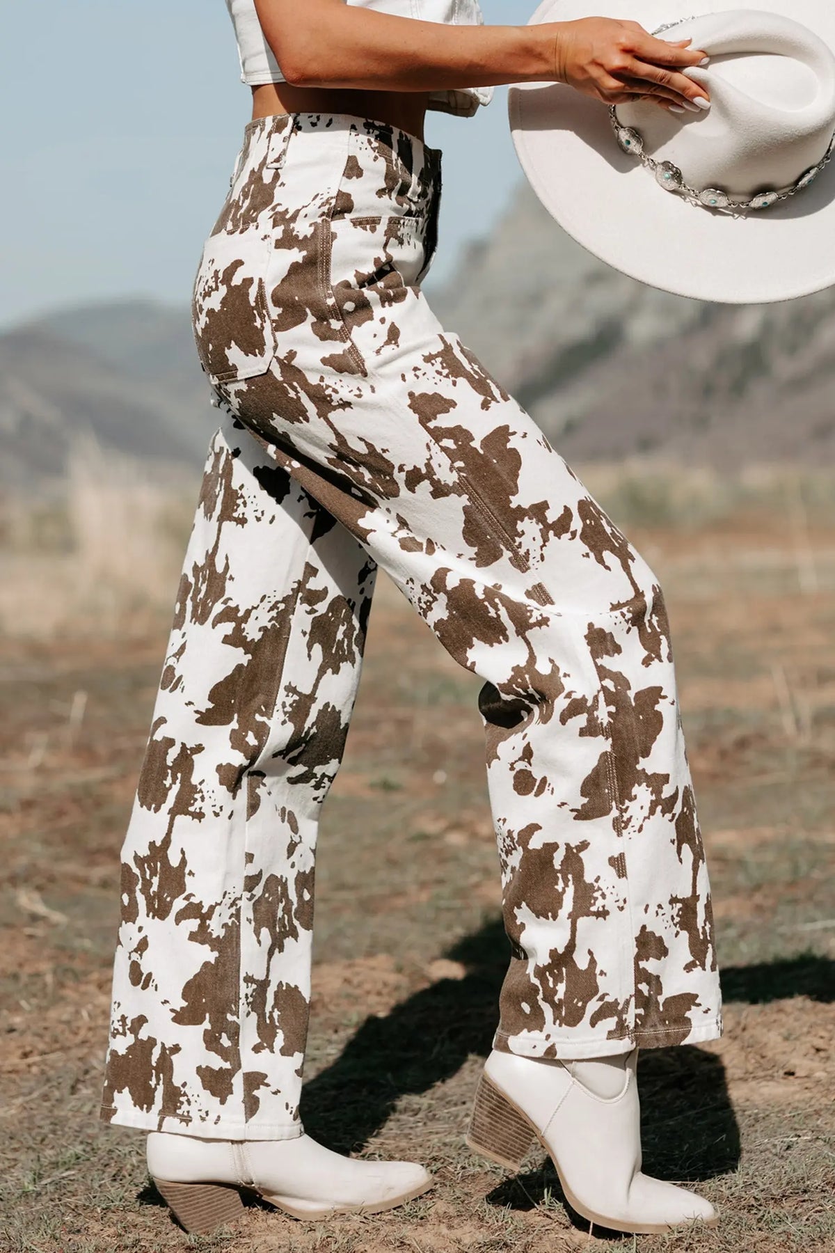 Abstract Pattern Regular Fit Full-Length Western Style Jeans – Brown