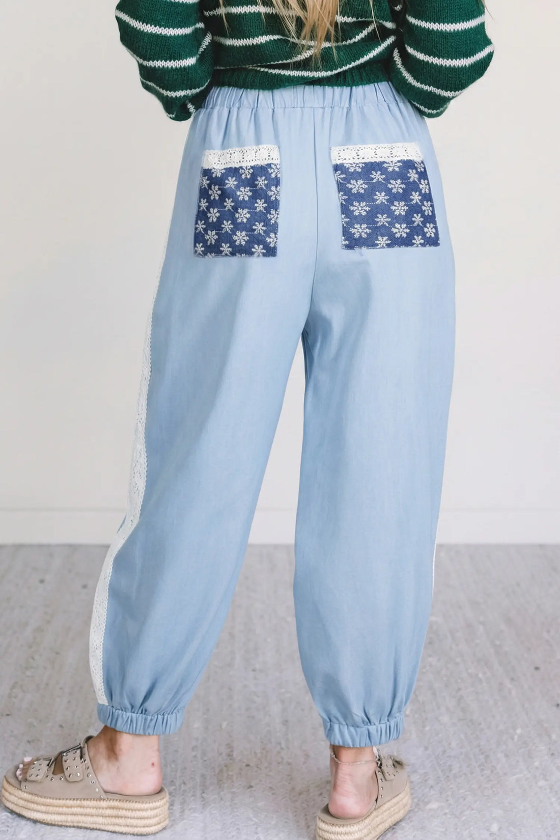 Lace Accent Floral Patch Pocket Pleated Wide Leg Trousers