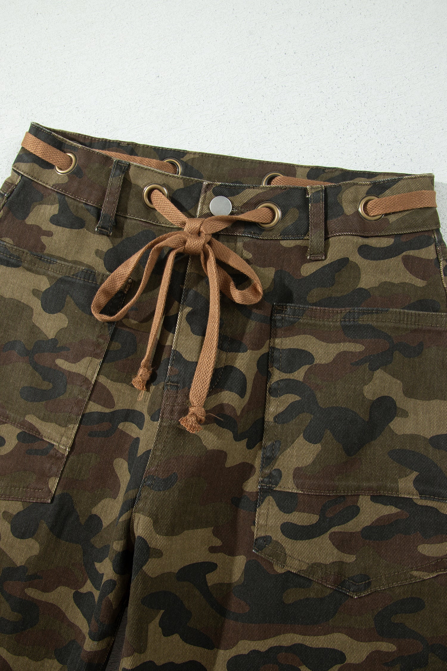 Camouflage Print Retro Grommet Tie Waist Loose Jeans – Multicolour