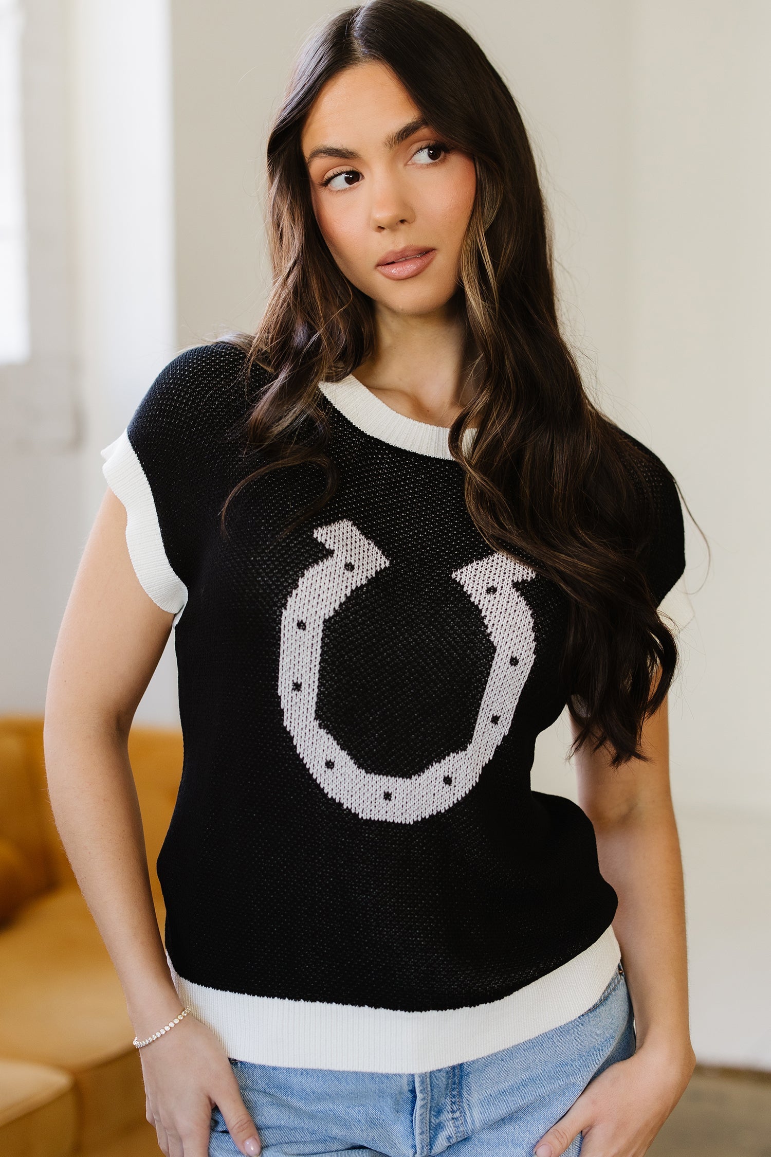 Black Horse Shoe Pattern Contrast Trim Short Sleeve Sweater - Sweaters & Cardigans/Short