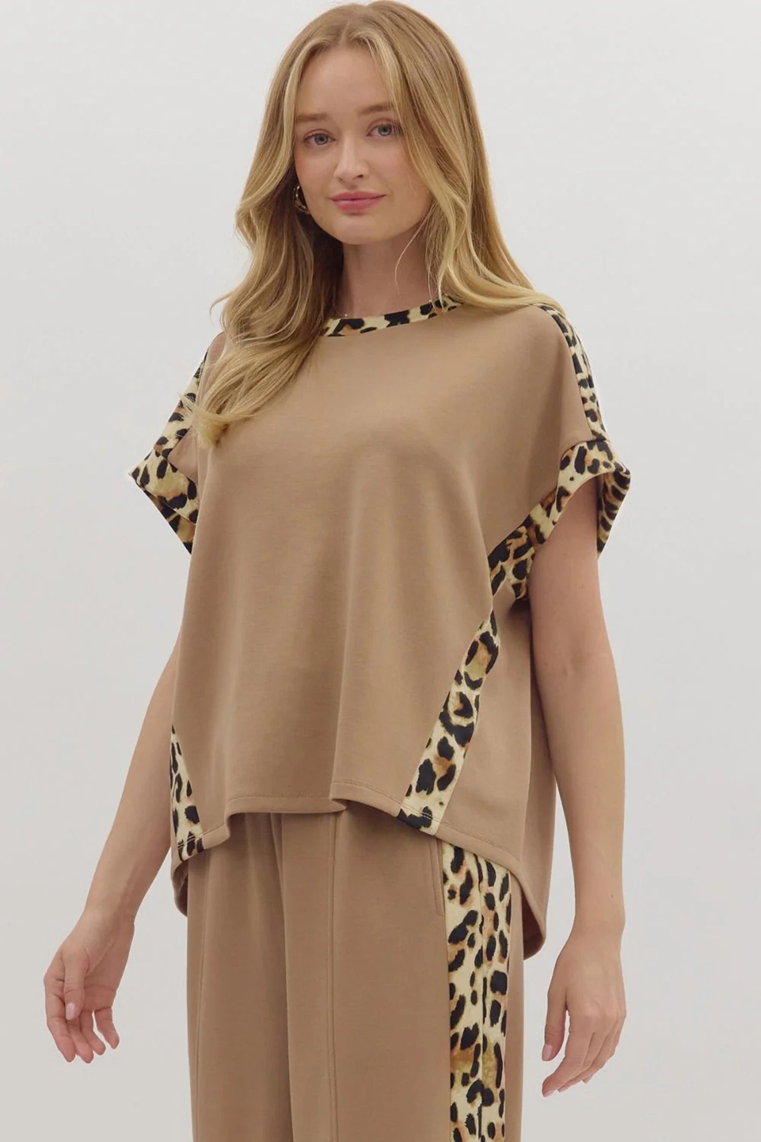 Leopard Trim Round Neck Loose T-Shirt - Tops/Tops & Tees
