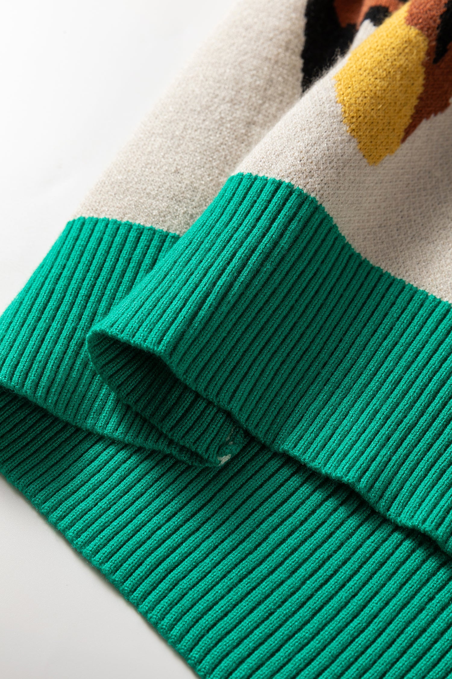 Contrast Ribbed Stripes Detail Animal Pattern Knit Sweater - eAura