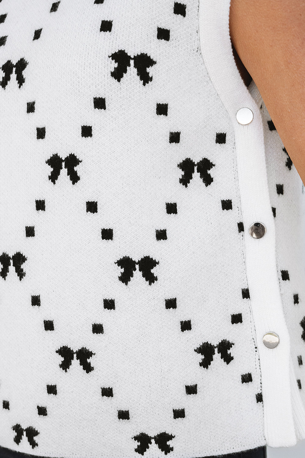 White Bow Pattern Buttoned Side Cropped Sweater Vest eAura