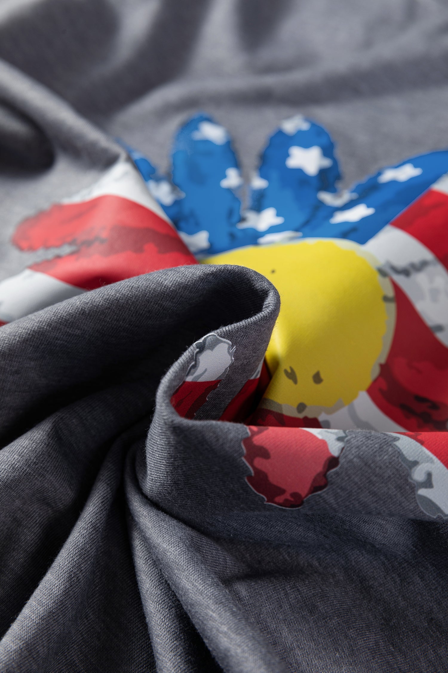 Grey Flag Pattern Sunflower Graphic Crew Neck Tee - eAura