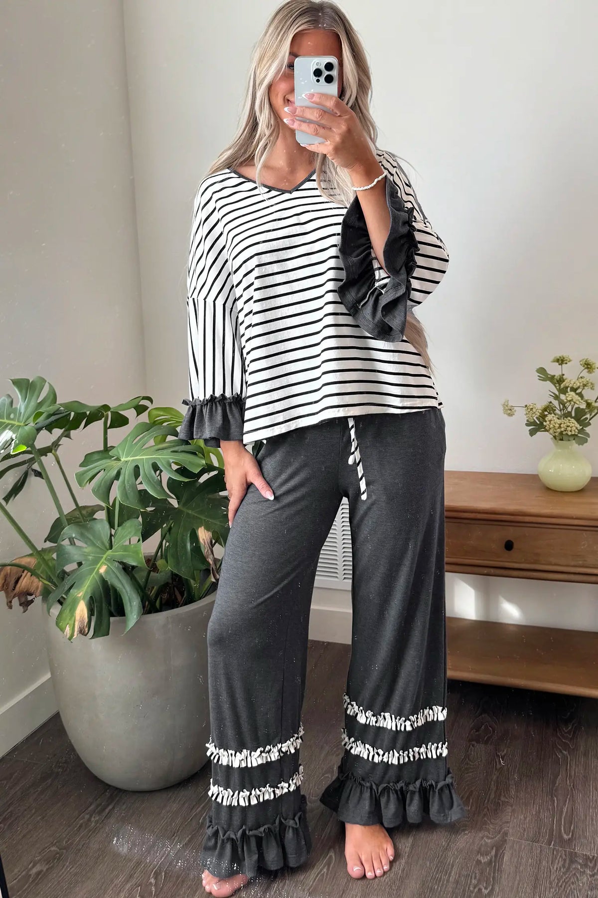 V Neck Ruffle Contrast Sleeve Top Drawstring Pants 2pcs Set – Grey Stripe