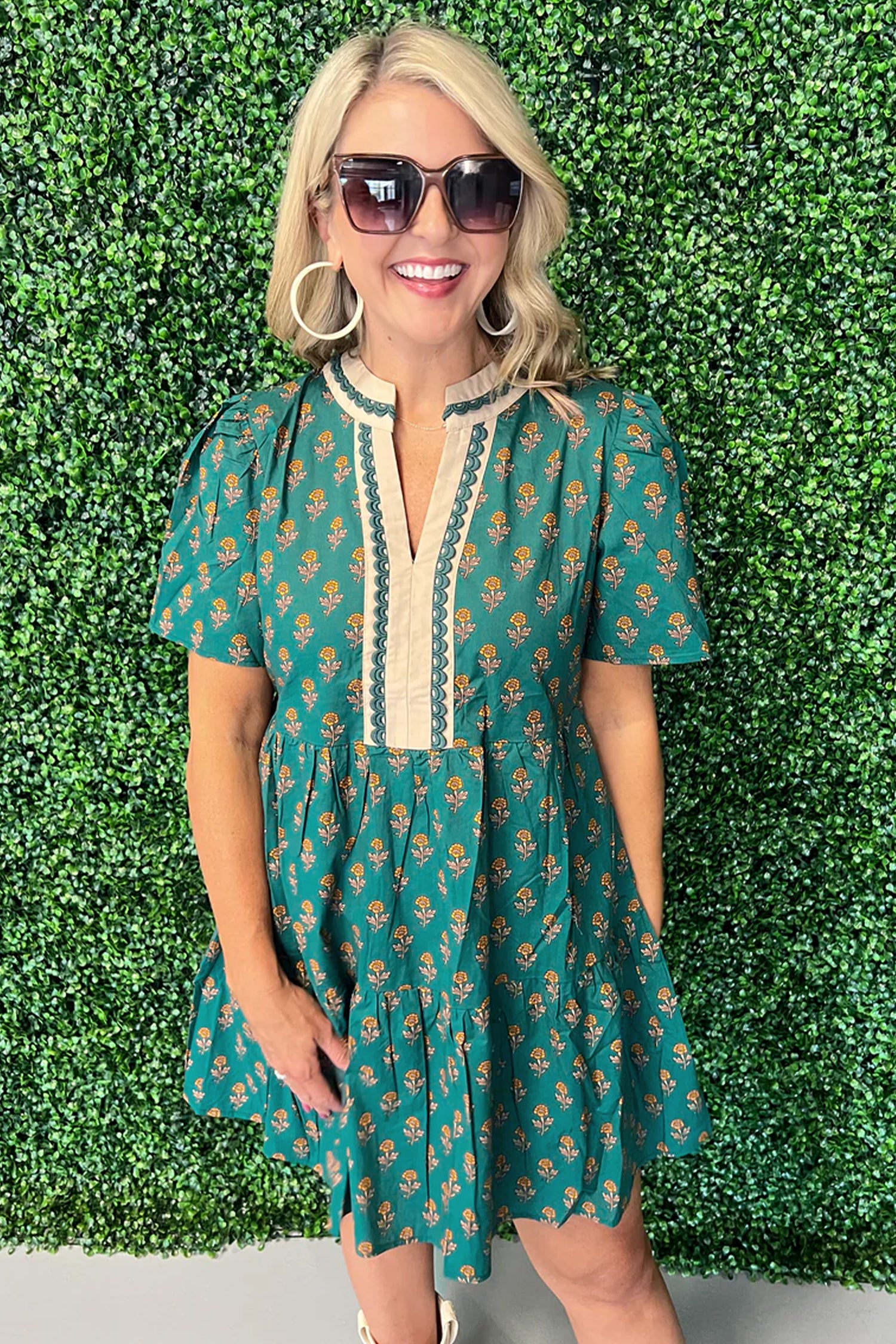 Green Contrast Trim V-Neck Short Sleeve Floral Dress