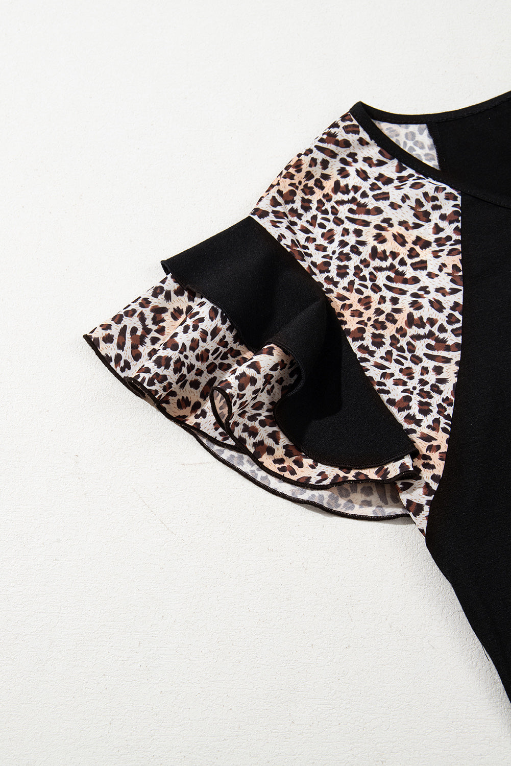 Black Leopard Print Patchwork Ruffled Sleeve V-Neck T-Shirt - eAura