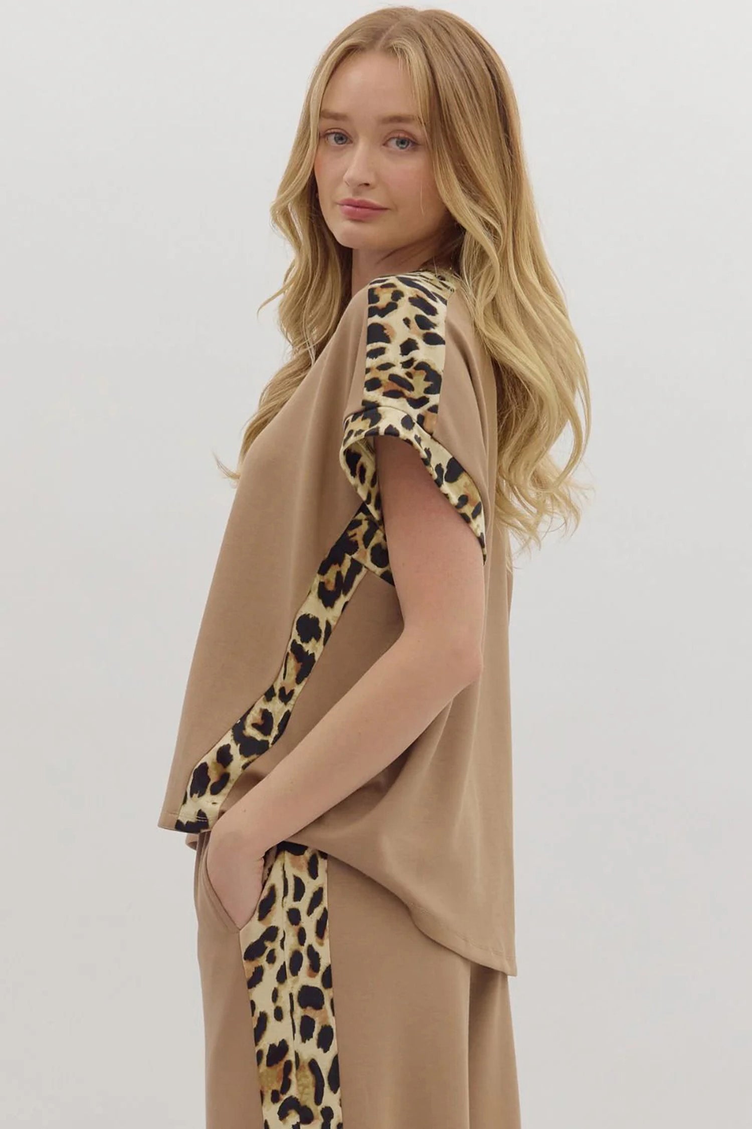 Leopard Trim Round Neck Loose T-Shirt - Tops/Tops & Tees