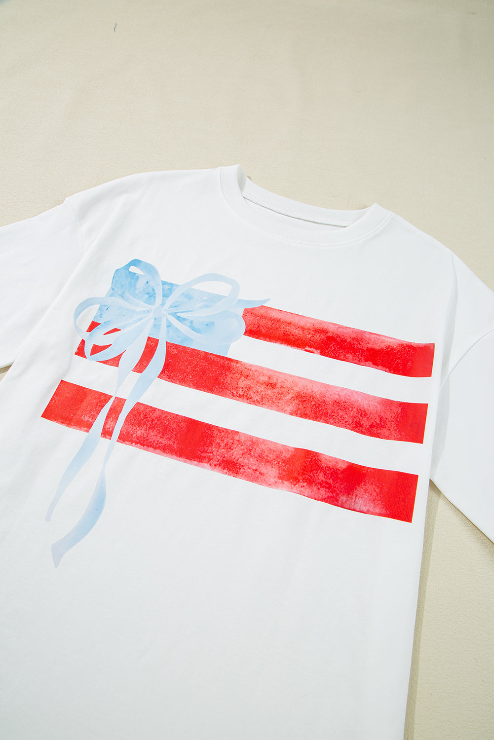 White Flag Bow Graphic Crewneck Tee eAura