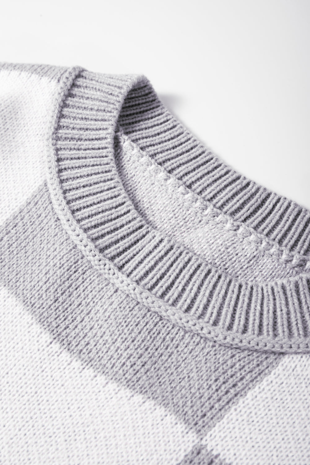 Gray Checkered Bishop Sleeve Sweater eAura