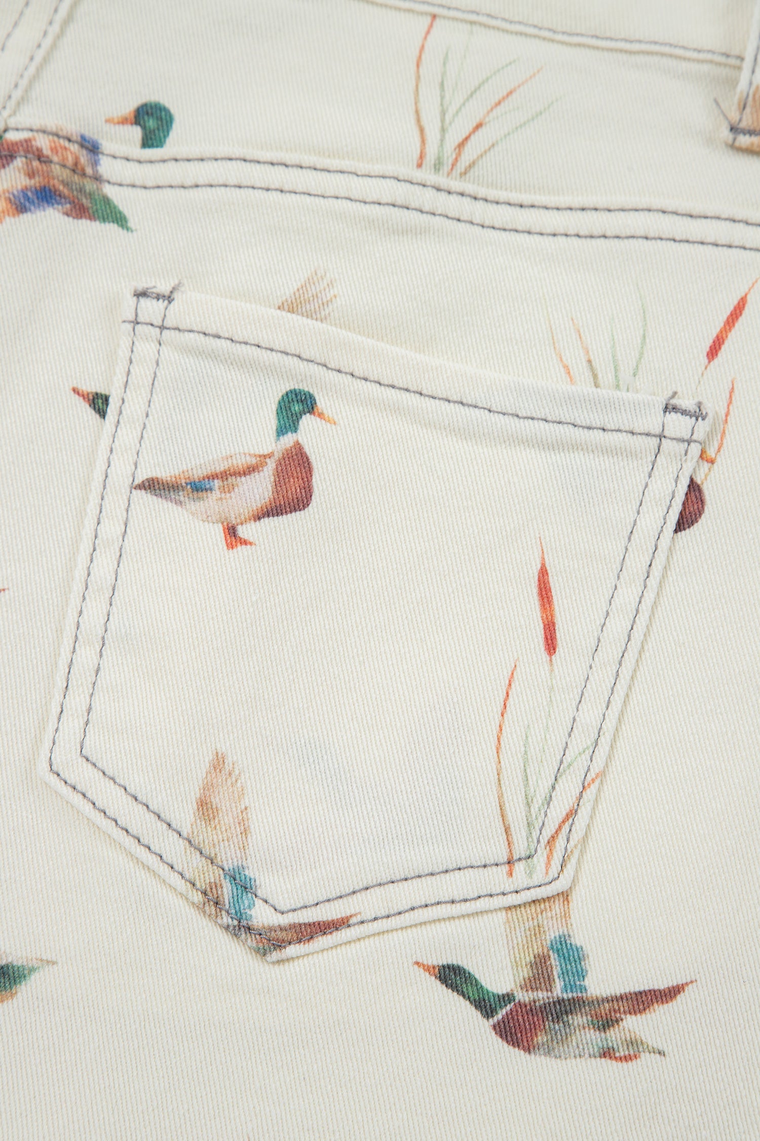 Duck Print High Waist Frayed Hem Denim Shorts – Beige