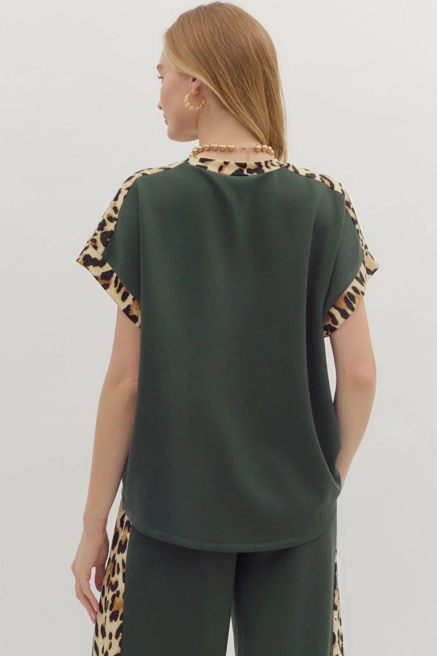 Leopard Trim Round Neck Loose T-Shirt - Tops/Tops & Tees