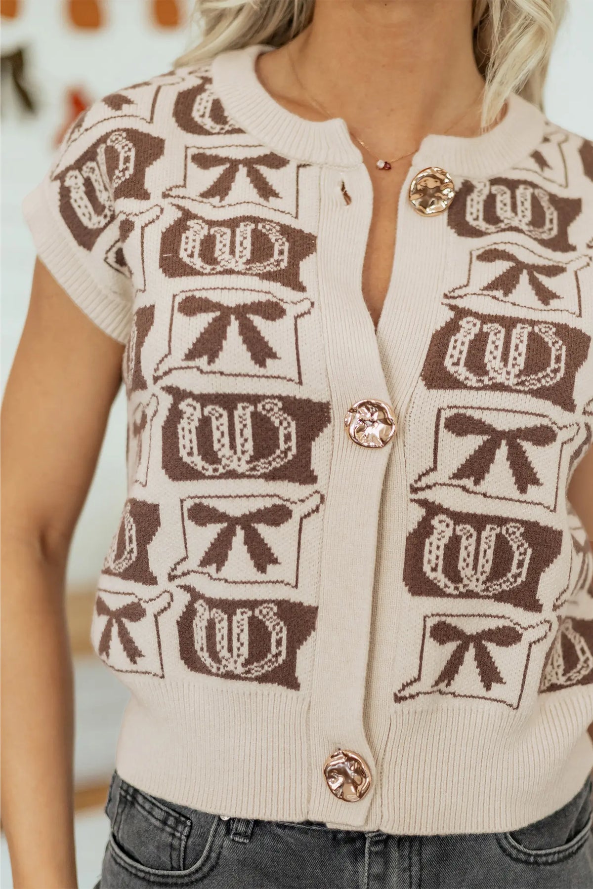 Western Horseshoe Bow Pattern Button Front Sleeveless Knit Sweater – Brown