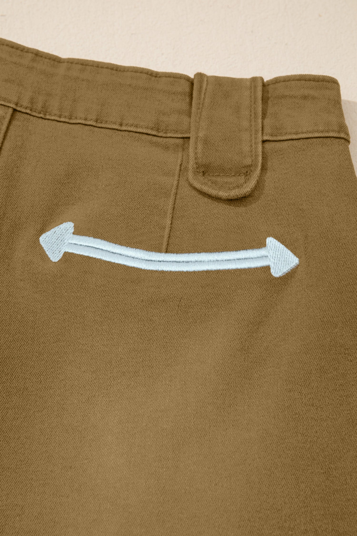 Contrast Arrow Detail Western Denim Shorts – Pale Khaki