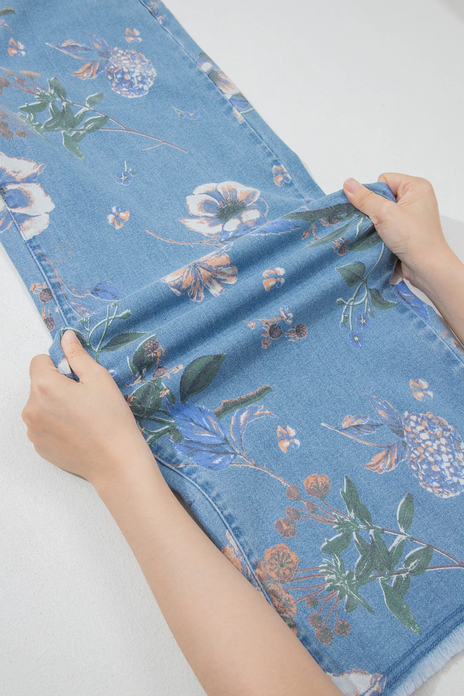 Sky Blue Retro Floral Print Frayed Hem Shift Jeans