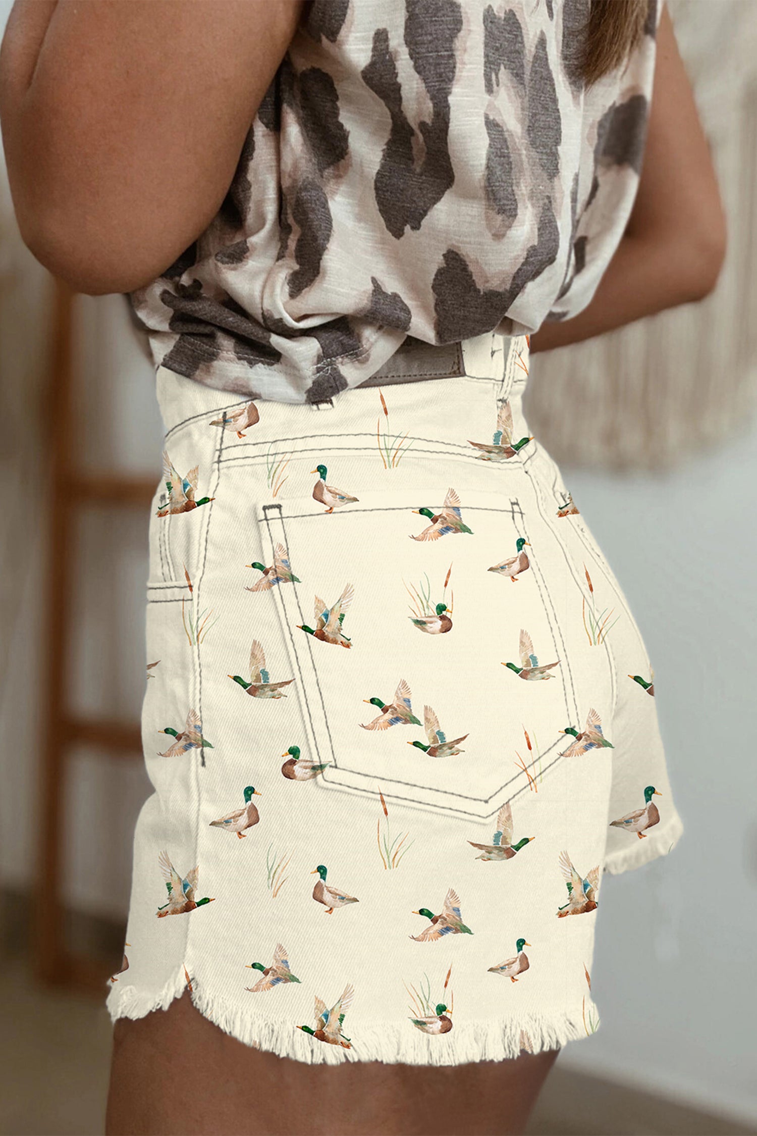 Duck Print High Waist Frayed Hem Denim Shorts – Beige