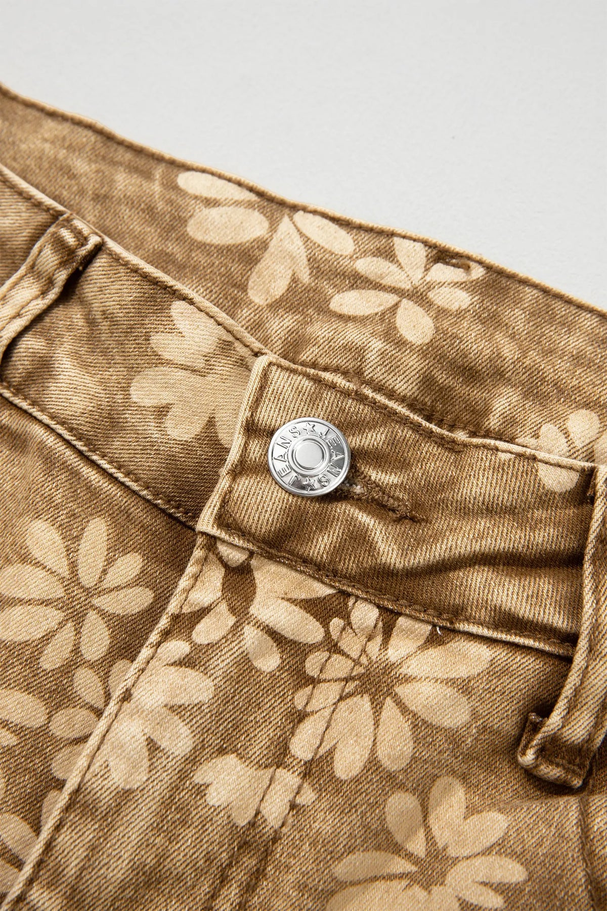 Floral Print Metal Button Pleated Straight Leg Jeans – Khaki