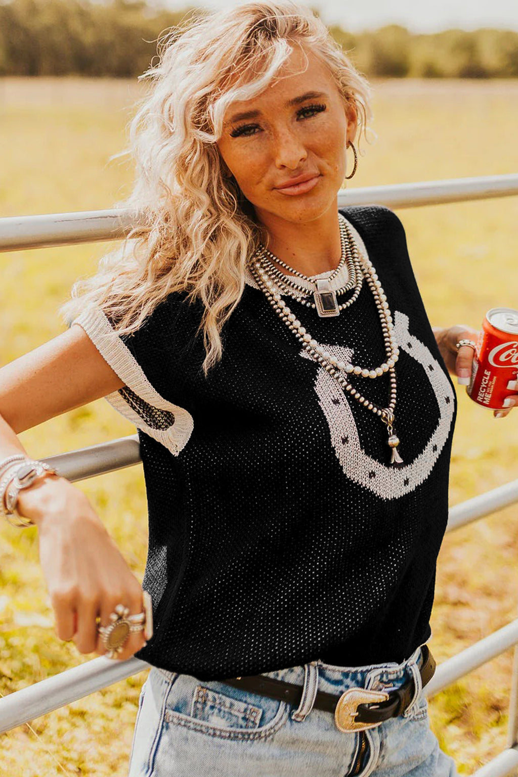 Black Horse Shoe Pattern Contrast Trim Short Sleeve Sweater - eAura