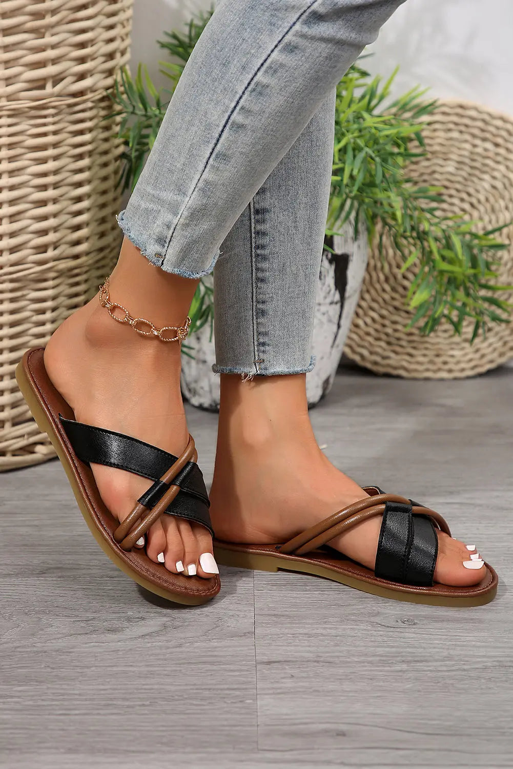 Black Criss Cross PU Leather Flat Sandals Beagle Boutique Fashion Outlet