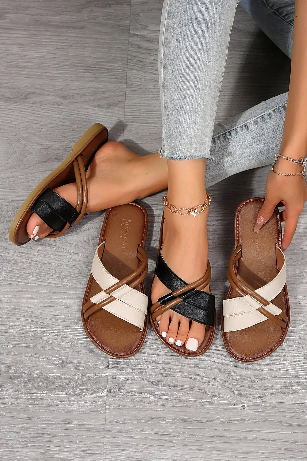Black Criss Cross PU Leather Flat Sandals Beagle Boutique Fashion Outlet