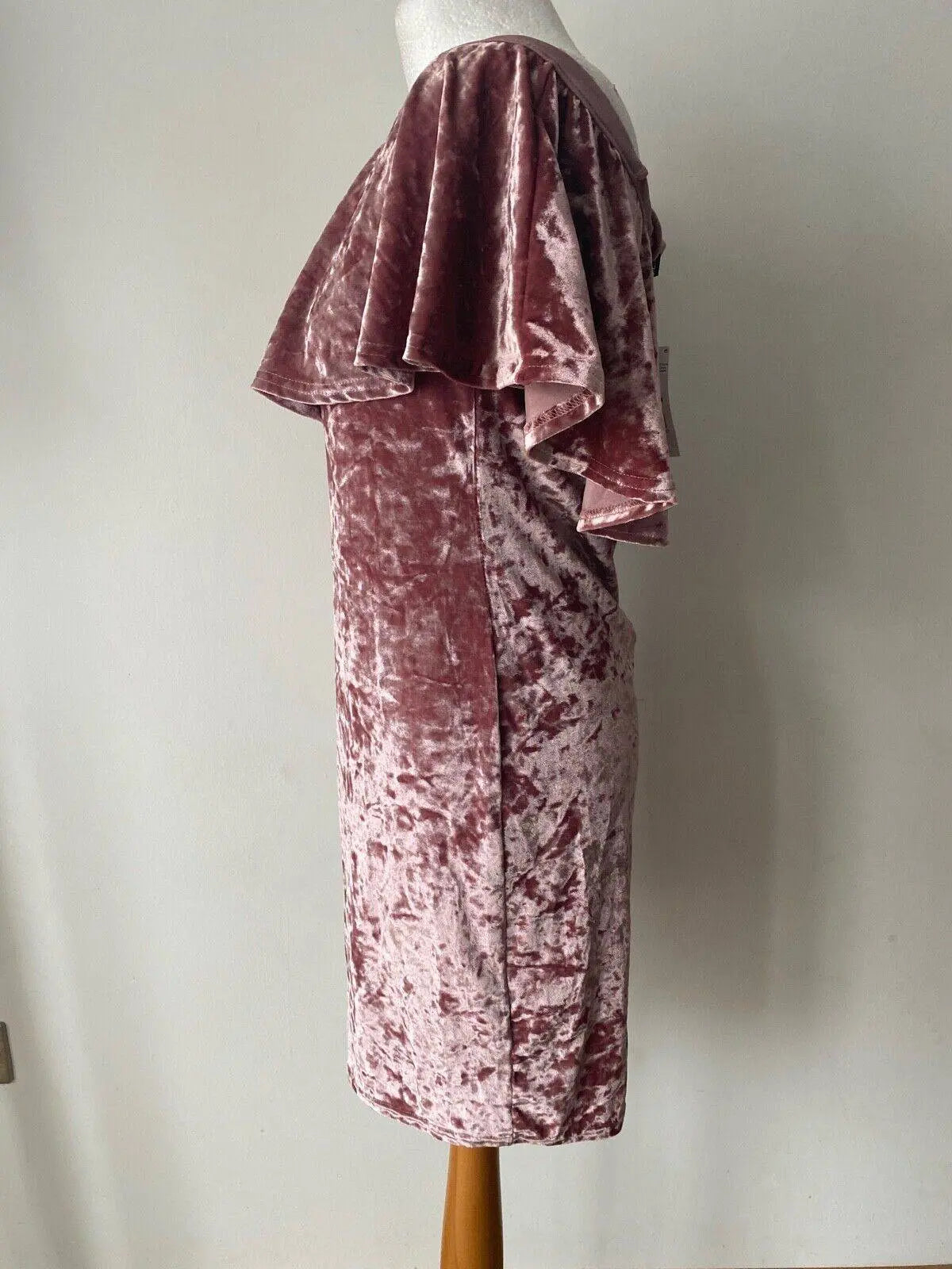 Blanco by QUIZ Pink Crushed Velvet Off The Shoulders Dress - BB Fashion Outlet