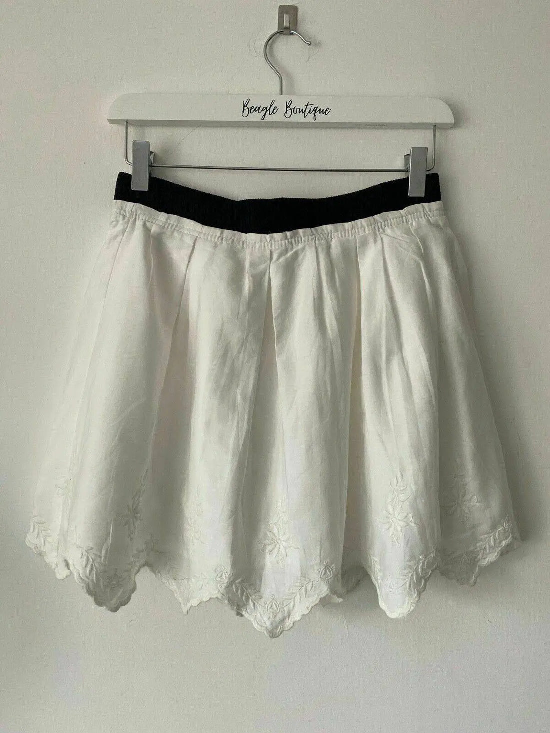 Ex. High Street White Skirt Size XS 6 - 8 Embroidered Pattern Zigzag hem - BB Fashion Outlet