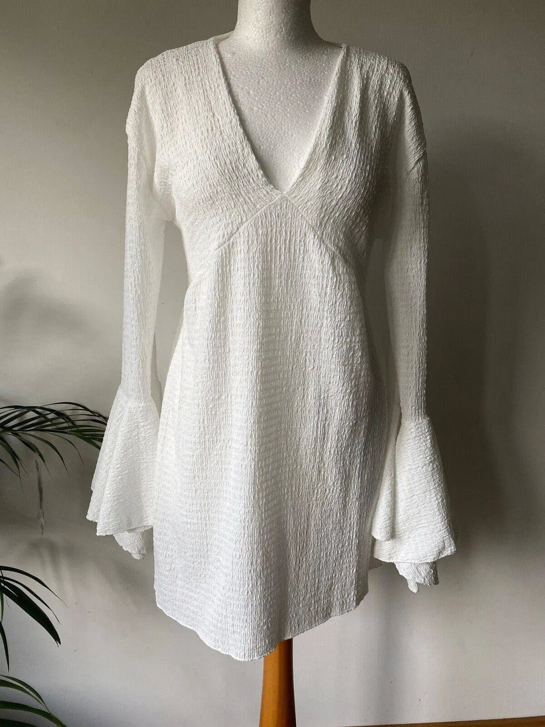 I Saw It first White Plunge Neck Skater Dress Size 6 Oversized - BB Fashion Outlet