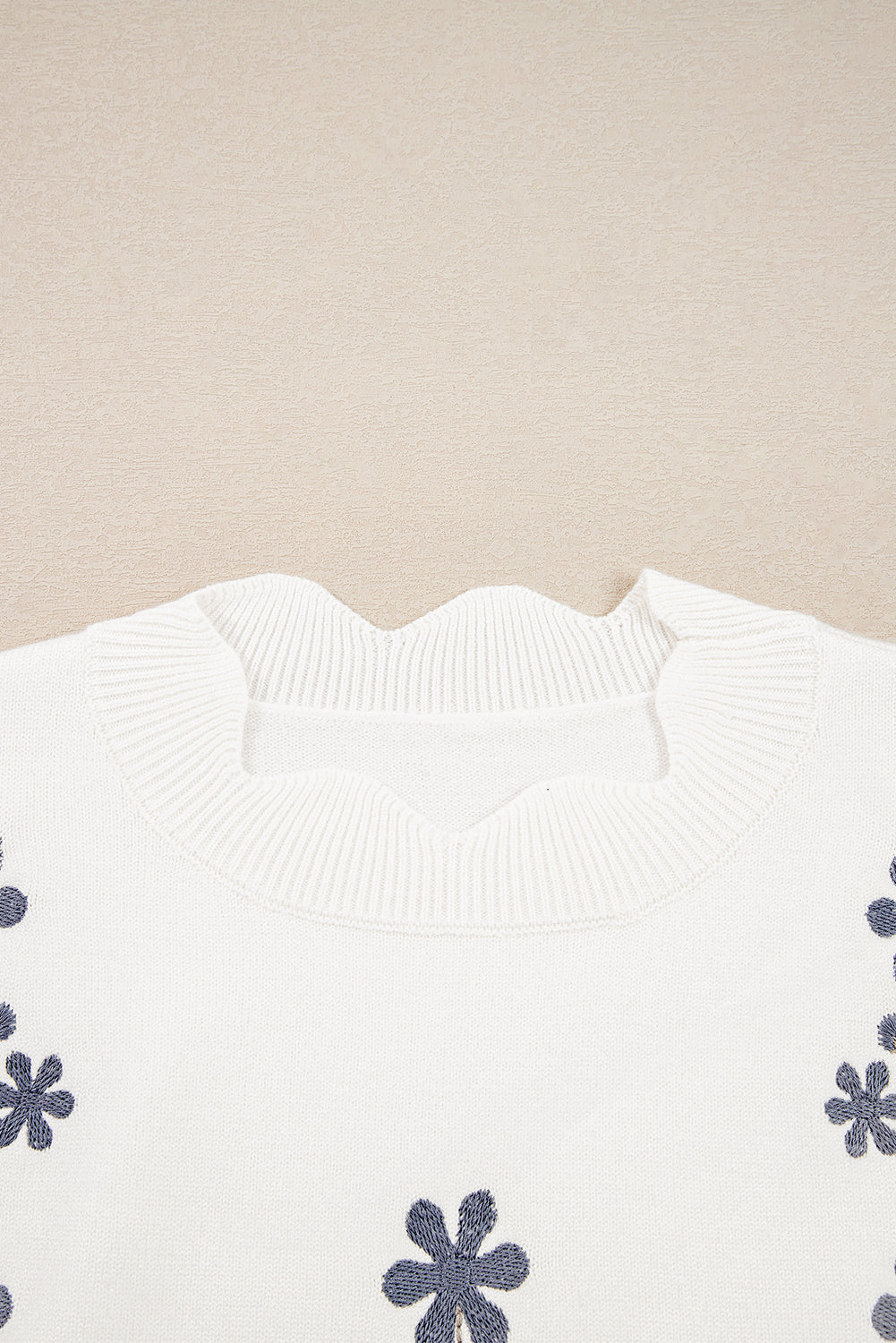 White Floral Embroidered Scallop Hem Cropped Sweater - Sweaters & Cardigans/Sweaters