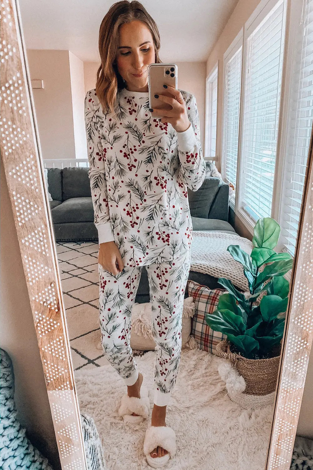 White Holly Print Thermal Pullover Trousers Pyjama Set eAura