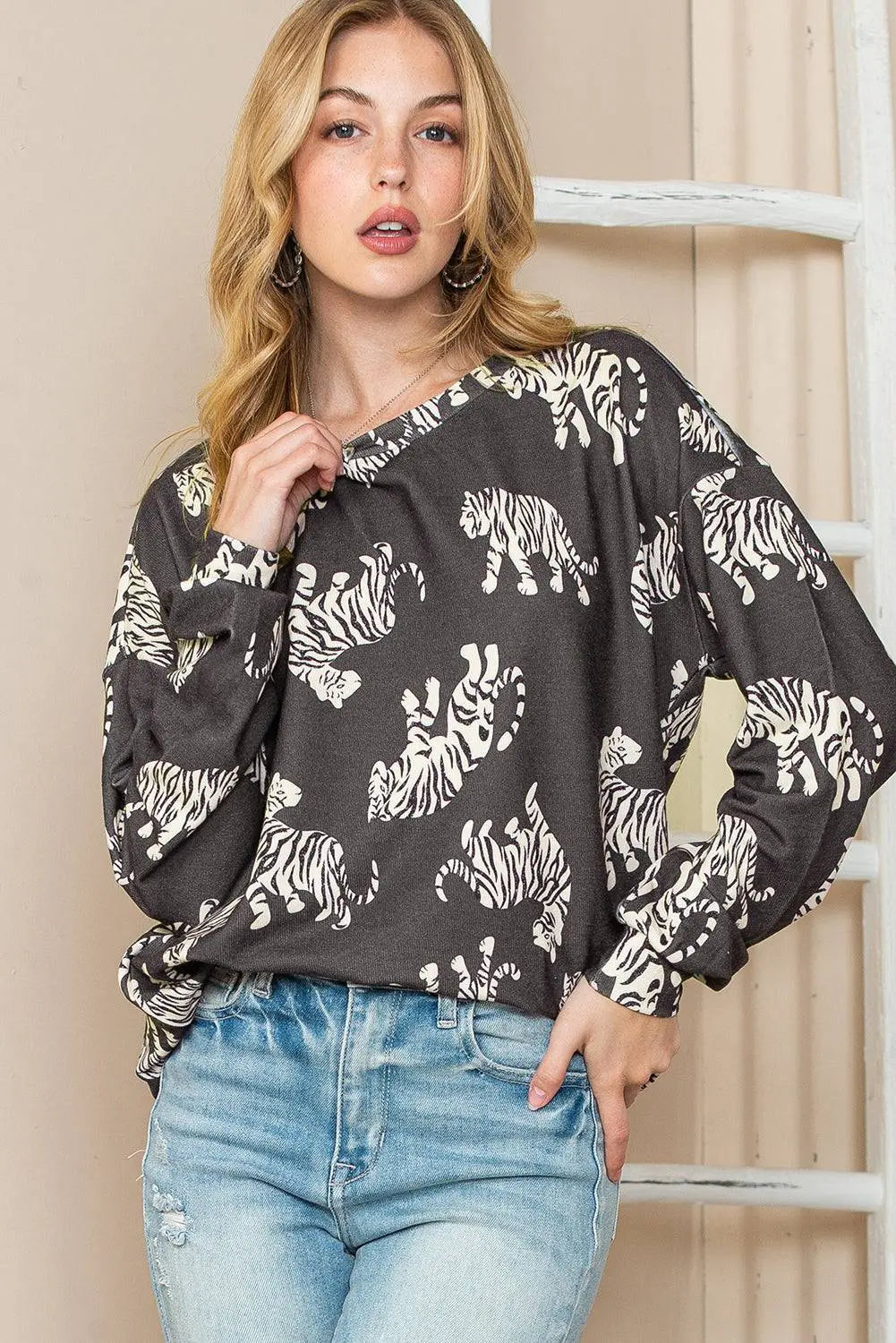 White Lively Tiger Print Casual Sweatshirt - BB Fashion Outlet