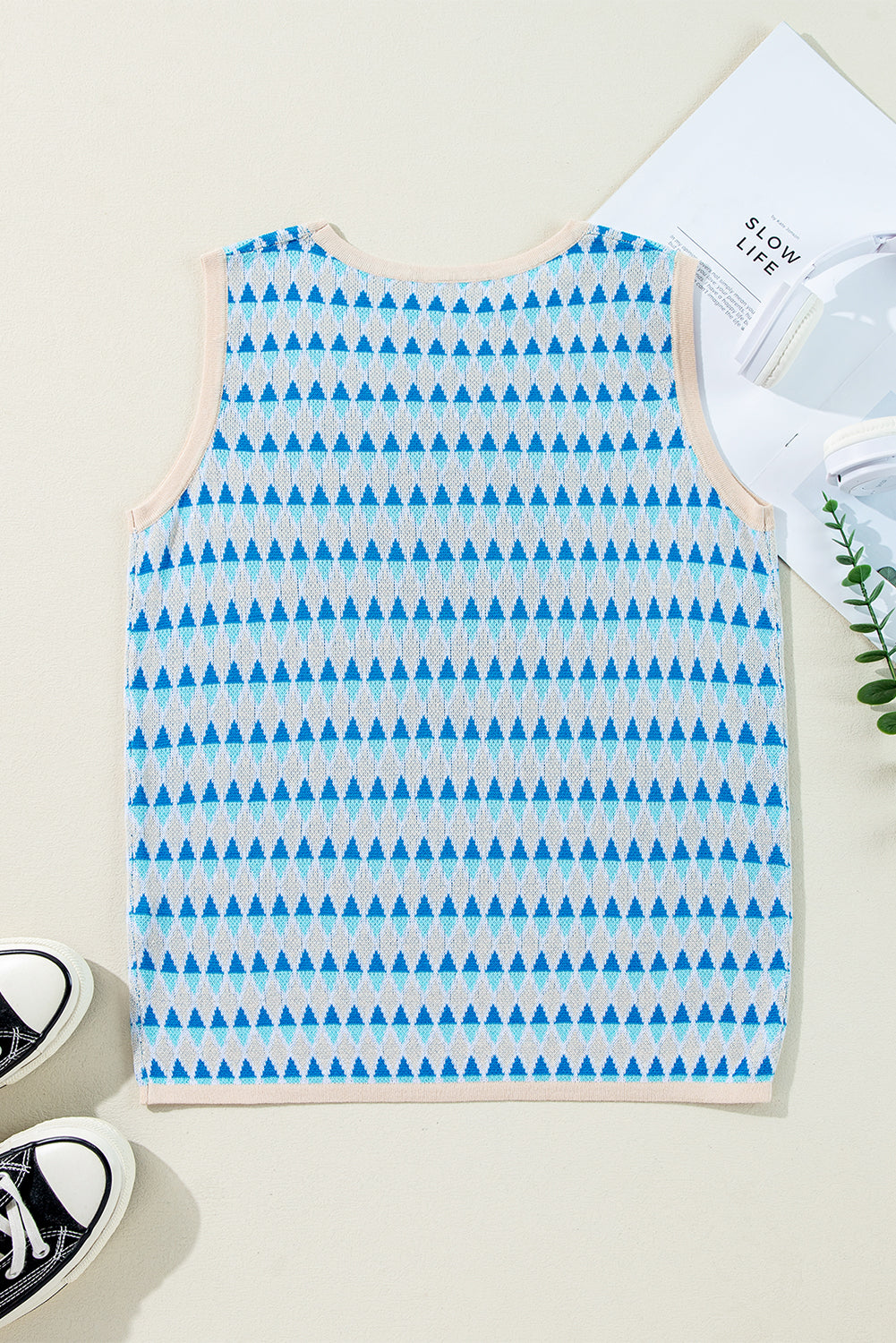 Sky Blue Stripe Geometric Print Round Neck Slim Fit Sweater Vest eAura