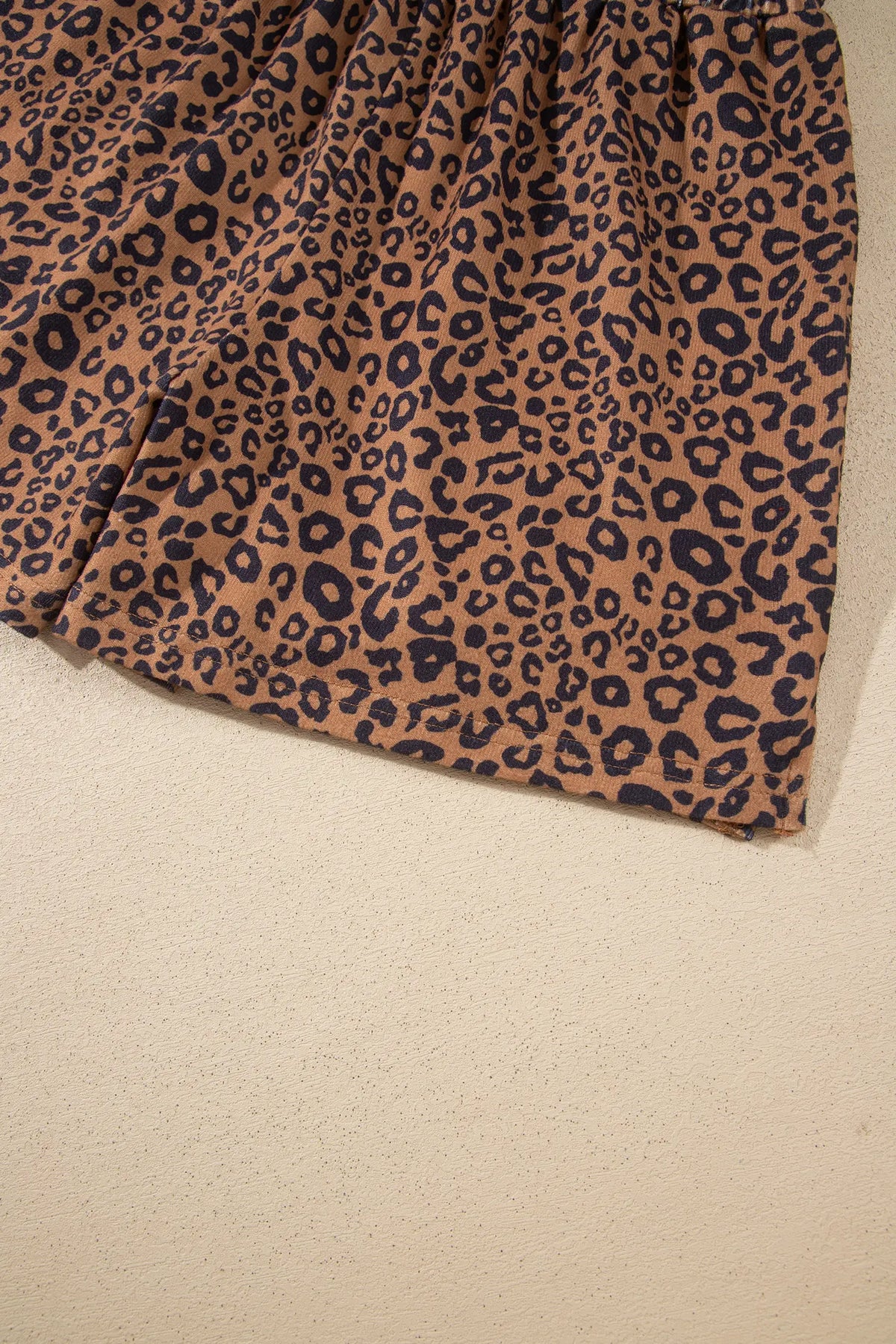 Leopard Print Long Sleeve Henley Top Elastic Waist Shorts 2pcs Outfit – Brown
