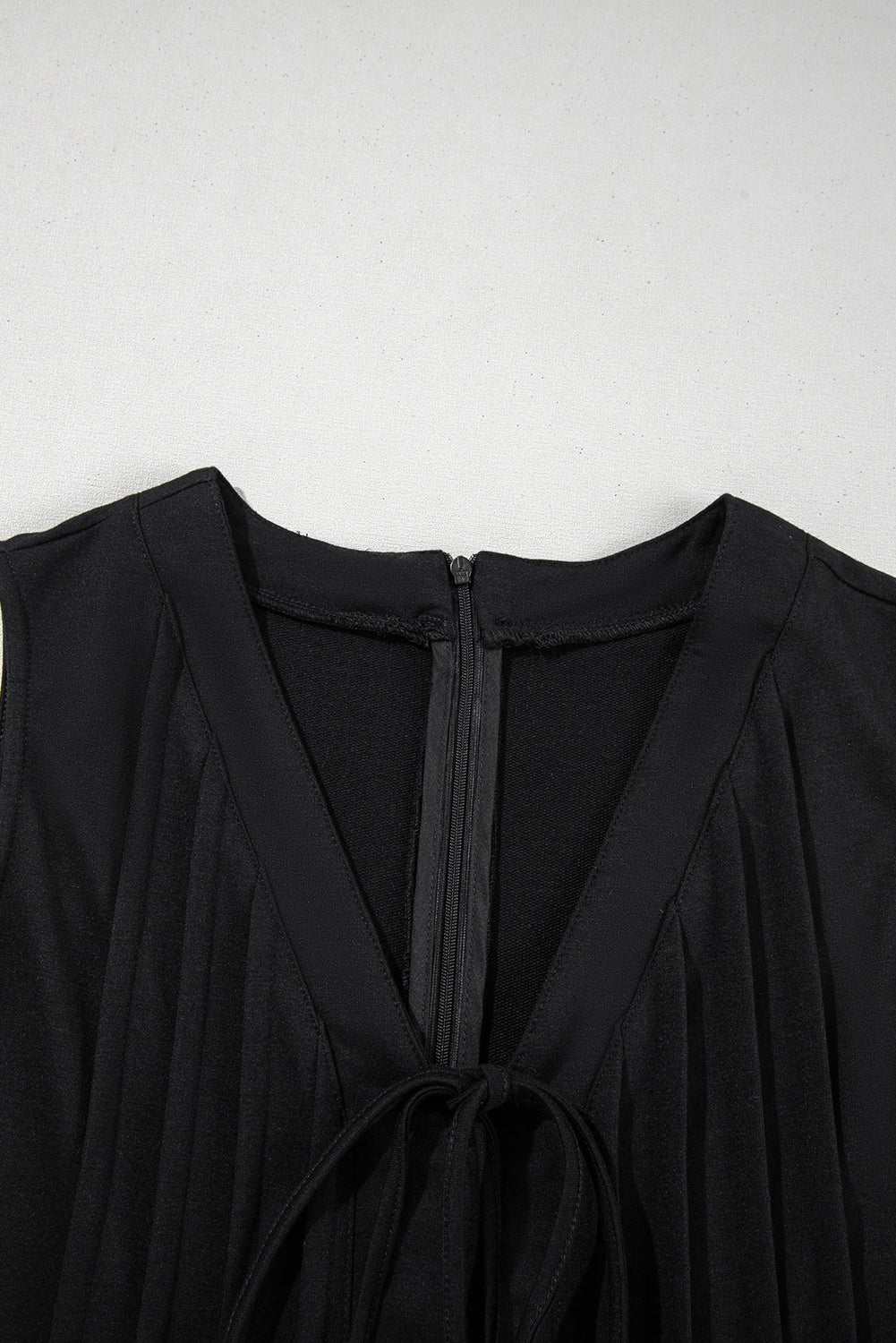 Black white Tie V Neck Pintuck Sleeveless Loose Romper eAura