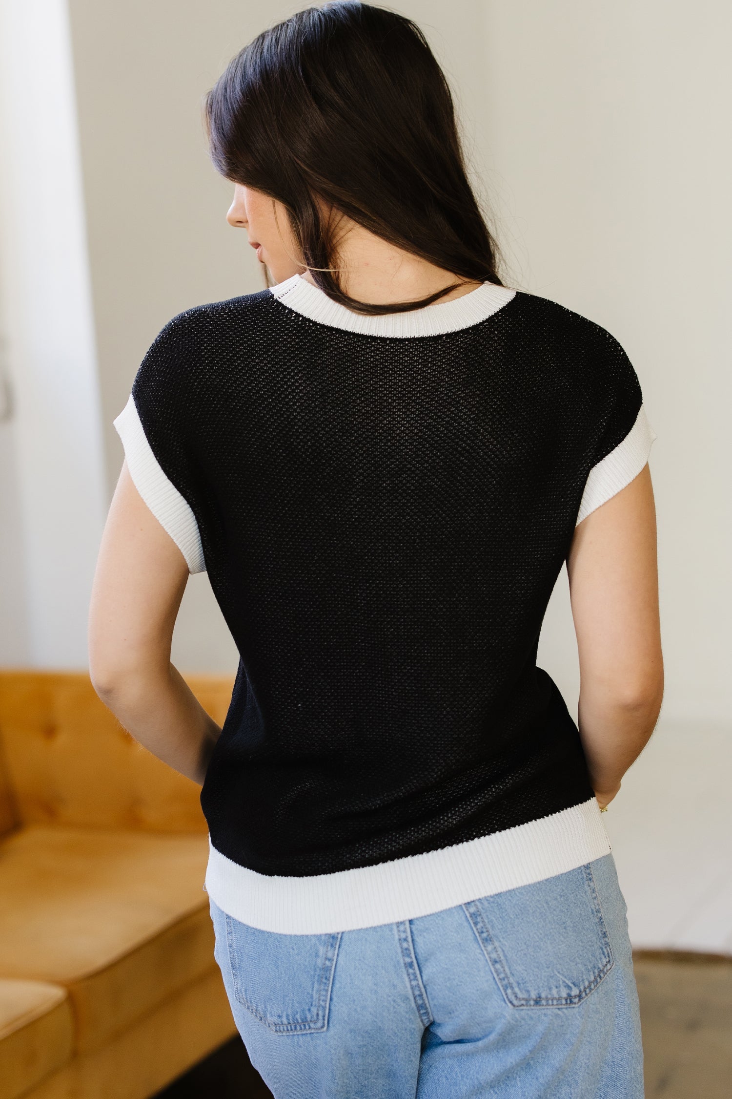 Black Horse Shoe Pattern Contrast Trim Short Sleeve Sweater - Sweaters & Cardigans/Short