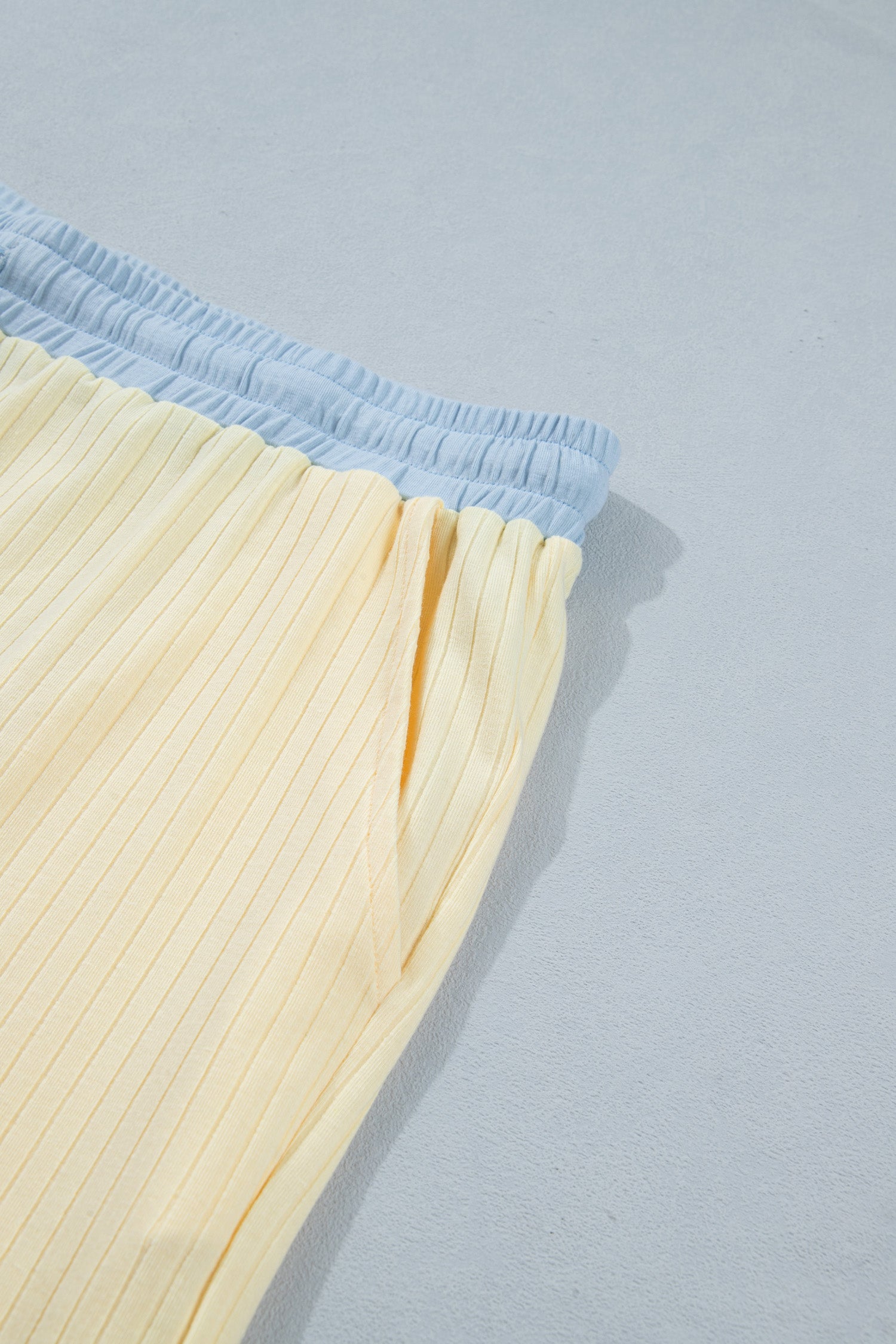 Cream Plus Size Ribbed Color Block Trim Drawstring Shorts 2pcs Set – Yellow