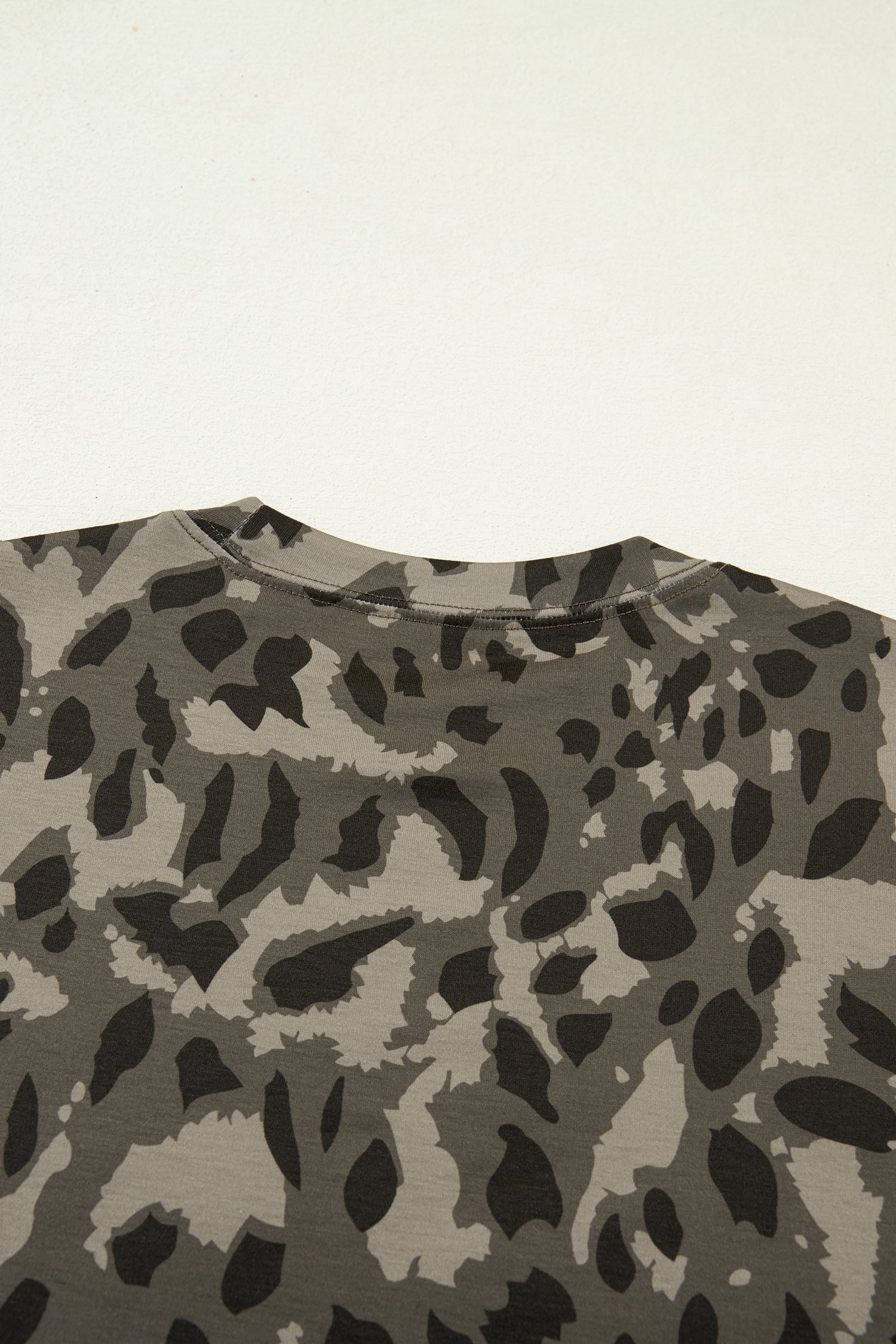Retro Leopard Print Mock Neck Slim Tee – Brown